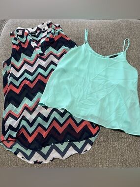 Lot of 2 Juniors Shirts Size Small Pre-owned
Some Flaws See Pics